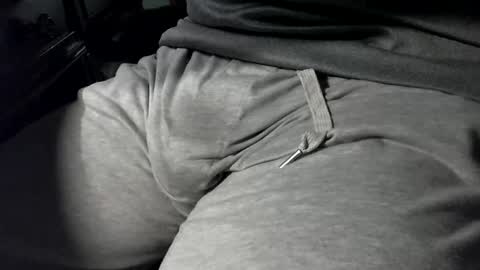 Snapshot of nevrsaynevr2000 chatting on October 20, 2025, 5:35 pm nevrsaynevr2000 online show from October 20, 2025, 5:35 pm