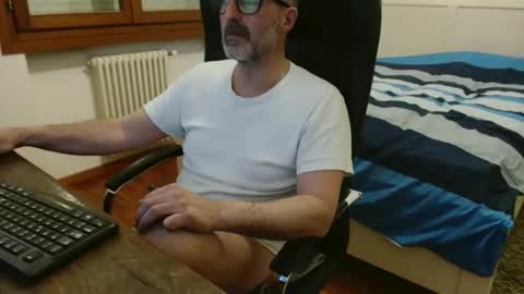 simi online show from April 10, 2026, 6:56 pm