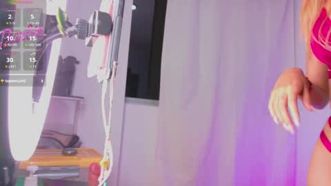 Snapshot of newbarbiedolly chatting on January 7, 2025, 11:35 pm ximena online show from January 7, 2025, 11:35 pm