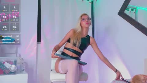 Snapshot of newbarbiedolly chatting on January 13, 2025, 3:01 am ximena online show from January 13, 2025, 3:01 am