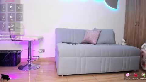 Snapshot of newbarbiedolly chatting on September 19, 2025, 10:32 pm ximena online show from September 19, 2025, 10:32 pm