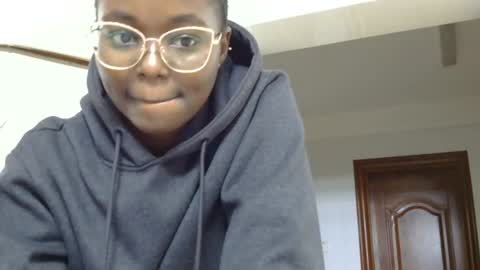Snapshot of neyla_baby chatting on August 3, 2026, 5:38 pm Neyla online show from August 3, 2026, 5:38 pm