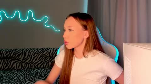 Mina online show from October 1, 2025, 11:27 am