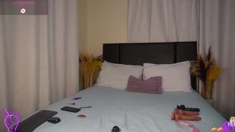 kikiNiaAria online show from March 12, 2025, 5:17 pm