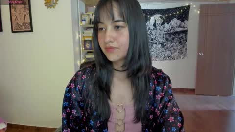 Nia online show from September 24, 2025, 7:06 pm