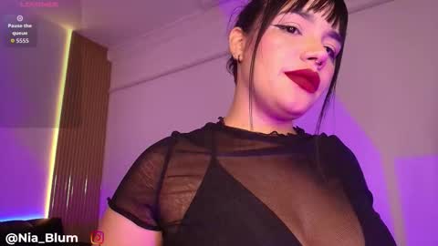 Nia Blum online show from December 19, 2025, 3:35 am