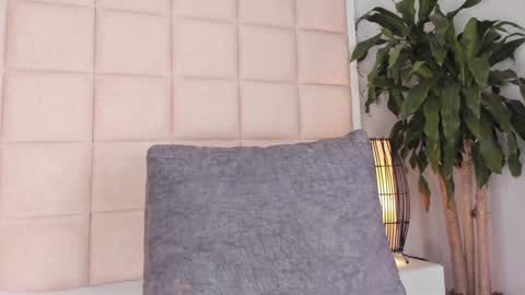 Nia online show from December 3, 2024, 6:17 pm