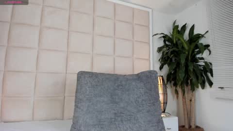 Nia online show from January 16, 2025, 1:14 pm