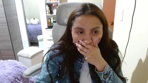 Snapshot of nia_cop chatting on November 19, 2025, 4:34 am Dani online show from November 19, 2025, 4:34 am