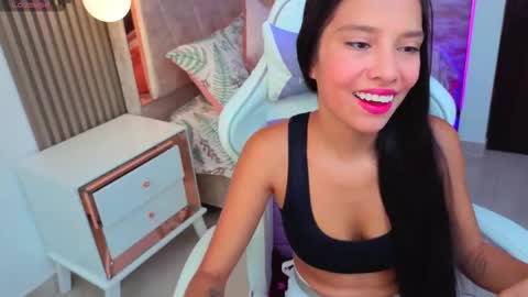 Nia  online show from November 5, 2025, 12:05 pm