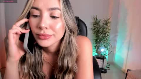 Nia  online show from November 1, 2025, 9:39 pm