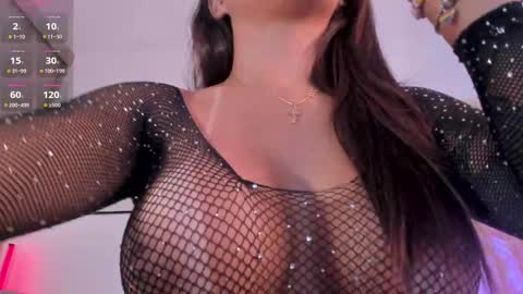 Nia online show from September 22, 2025, 3:14 pm