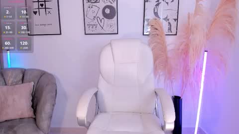 Nia online show from October 15, 2025, 1:33 pm