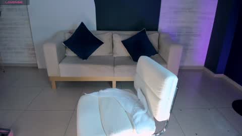 Snapshot of niaholland chatting on December 23, 2024, 2:24 am SQUIRTER DOLL online show from December 23, 2024, 2:24 am