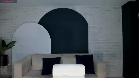 Snapshot of niaholland chatting on October 5, 2025, 5:22 pm SQUIRTER DOLL online show from October 5, 2025, 5:22 pm