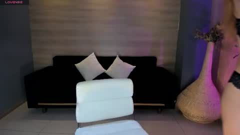 Snapshot of niaholland chatting on August 5, 2026, 6:33 pm SQUIRTER DOLL online show from August 5, 2026, 6:33 pm