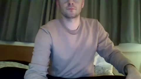 niallthewanderer online show from December 13, 2024, 11:50 pm