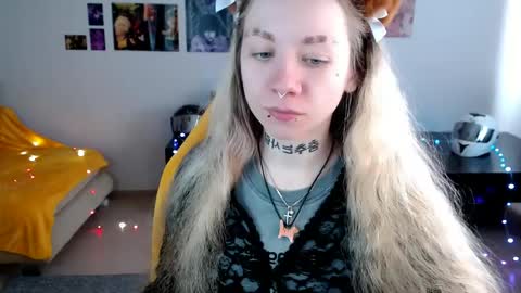 nica_kawaii online show from April 14, 2026, 7:03 am