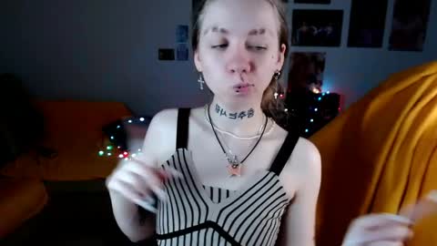 nica_kawaii online show from May 12, 2026, 7:27 am