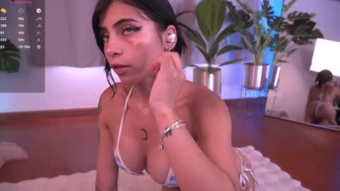 Dani 3 online show from January 19, 2025, 9:23 pm