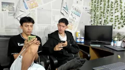 Snapshot of nice_boys11 chatting on June 23, 2026, 1:31 pm nice_boys11 online show from June 23, 2026, 1:31 pm