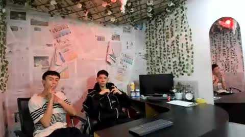 Snapshot of nice_boys11 chatting on July 4, 2026, 1:17 pm nice_boys11 online show from July 4, 2026, 1:17 pm