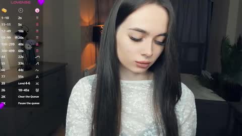 Nicole online show from February 12, 2026, 7:53 pm