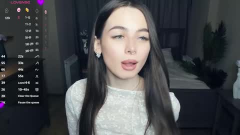 Nicole online show from February 23, 2026, 7:33 pm