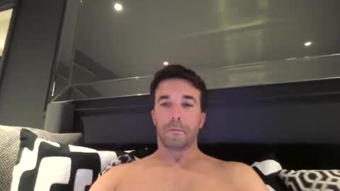 Snapshot of niciboi chatting on December 20, 2025, 8:05 pm James online show from December 20, 2025, 8:05 pm