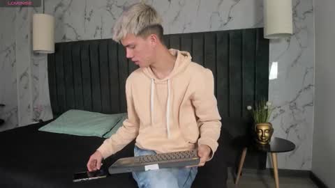 Nick  online show from November 8, 2025, 11:43 am