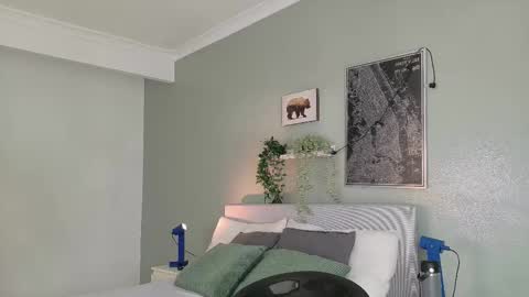 NICKI FOX  online show from October 11, 2025, 7:34 pm