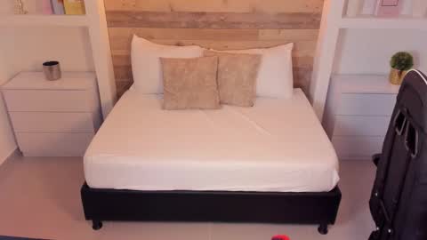 Snapshot of nicky_peyton chatting on October 12, 2025, 2:43 am Nicky online show from October 12, 2025, 2:43 am