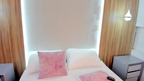 Nicky  online show from November 9, 2025, 2:43 am