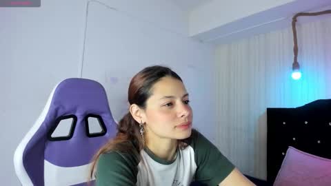 nicky_pop online show from September 22, 2025, 6:43 pm