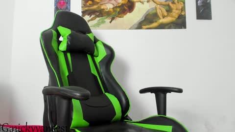 nicky online show from December 18, 2024, 10:35 pm