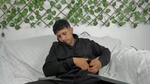 nicky online show from February 25, 2025, 7:14 pm