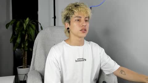 Nico  online show from September 15, 2025, 3:28 am