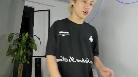 Nico  online show from September 16, 2025, 3:40 am