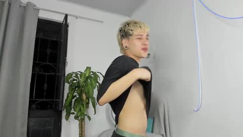 Nico  online show from October 6, 2025, 4:32 am