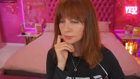 Nicol Moonn online show from November 15, 2025, 2:13 pm