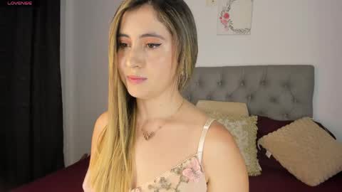 Snapshot of nicol_swift_ chatting on April 23, 2026, 11:18 pm Nicol online show from April 23, 2026, 11:18 pm