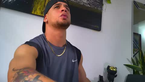 Snapshot of nicolas_veiny chatting on December 19, 2025, 10:17 pm Nicolas online show from December 19, 2025, 10:17 pm