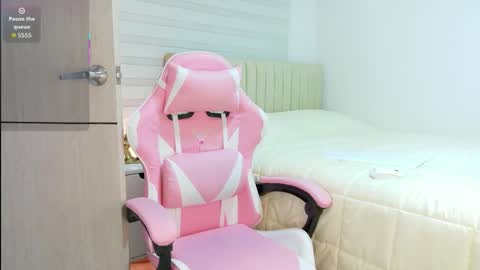 Nicol  online show from October 6, 2025, 4:04 pm