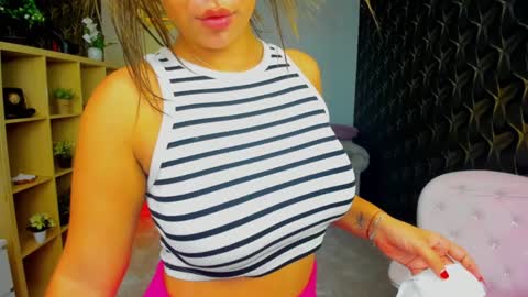 Snapshot of nicole___19 chatting on January 16, 2025, 1:37 am Nico online show from January 16, 2025, 1:37 am