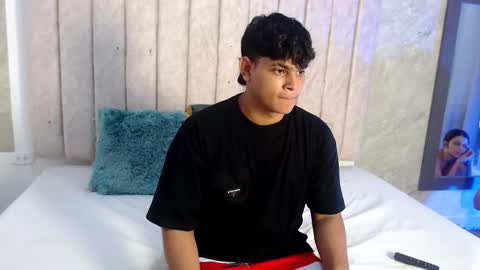 nicole_and_thiago online show from March 8, 2025, 8:57 pm
