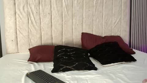 nicole_and_thiago online show from September 21, 2025, 8:21 pm