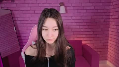 Nicole online show from April 14, 2026, 1:11 am