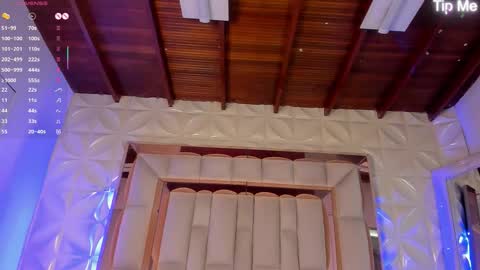 Nicole  online show from November 9, 2025, 7:23 pm