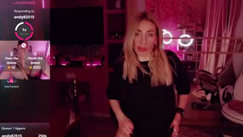 Snapshot of nicole_g0ld_ chatting on October 4, 2025, 11:25 pm Nicole online show from October 4, 2025, 11:25 pm