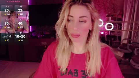 Snapshot of nicole_g0ld_ chatting on November 22, 2025, 11:37 pm Nicole online show from November 22, 2025, 11:37 pm